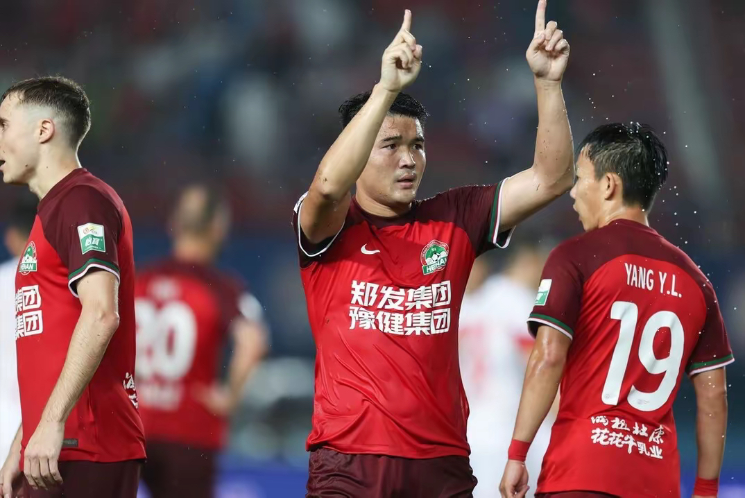 上海海港力克山东鲁能，取得三分