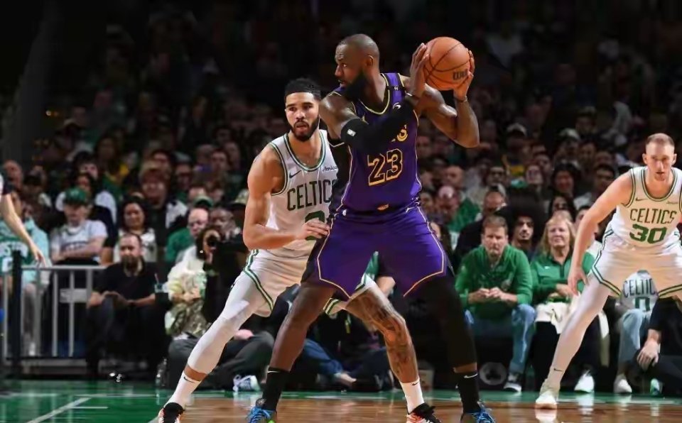 NBA常规赛：热火逆转战胜凯尔特人(nba2021常规赛热火vs篮网直播)