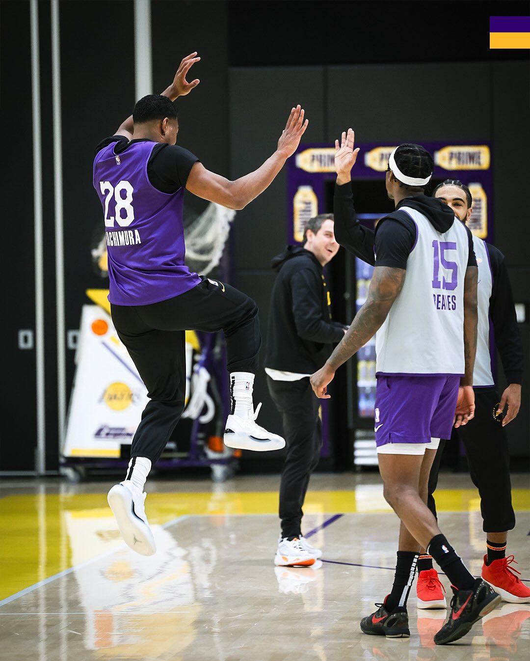 关于詹姆斯投篮命中率飙升，带领球队连胜开门红的信息