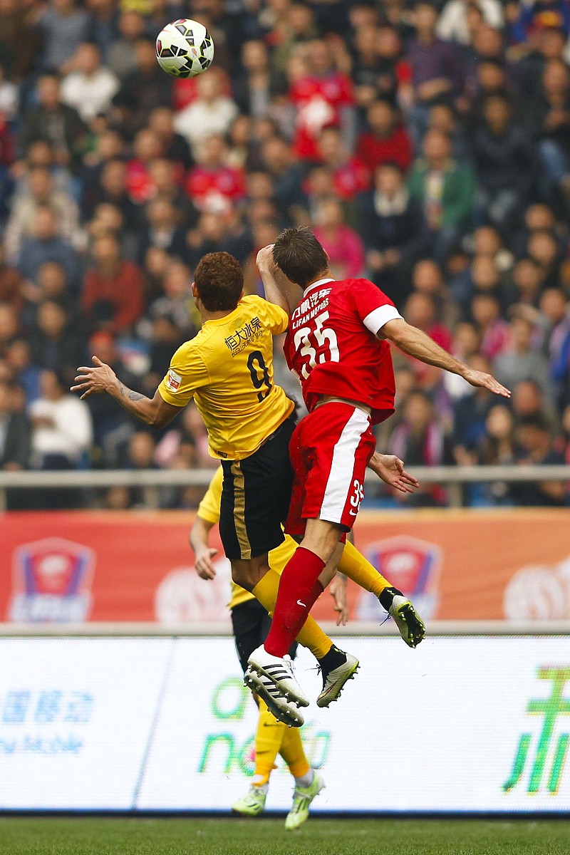 瓦伦西亚索科两球造胜,赢得欧冠关键战(瓦伦西亚新球衣) 瓦伦西亚索科两球造胜,赢得欧冠关键战(瓦伦西亚新球衣)