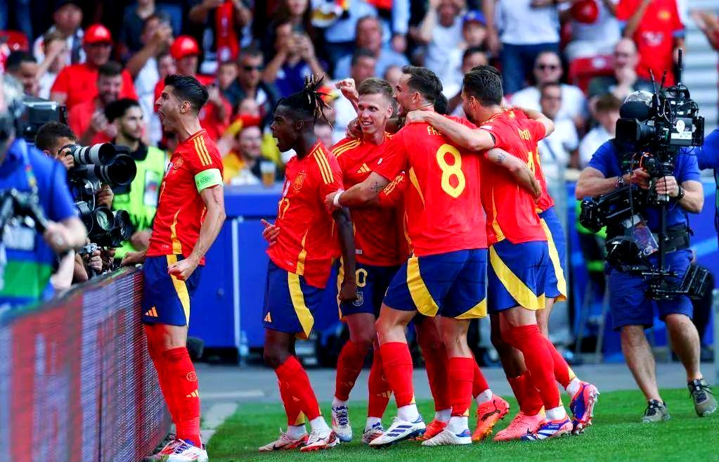 法国横扫捷克,轻松晋级欧洲杯半决赛(法国欧洲杯决赛葡萄牙加时10击败东道主法国) 法国横扫捷克,轻松晋级欧洲杯半决赛(法国欧洲杯决赛葡萄牙加时10击败东道主法国)