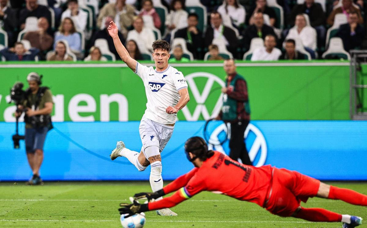 大发娱乐-包含沃尔夫斯堡球队面临多方压力,球迷期待更好表现的词条