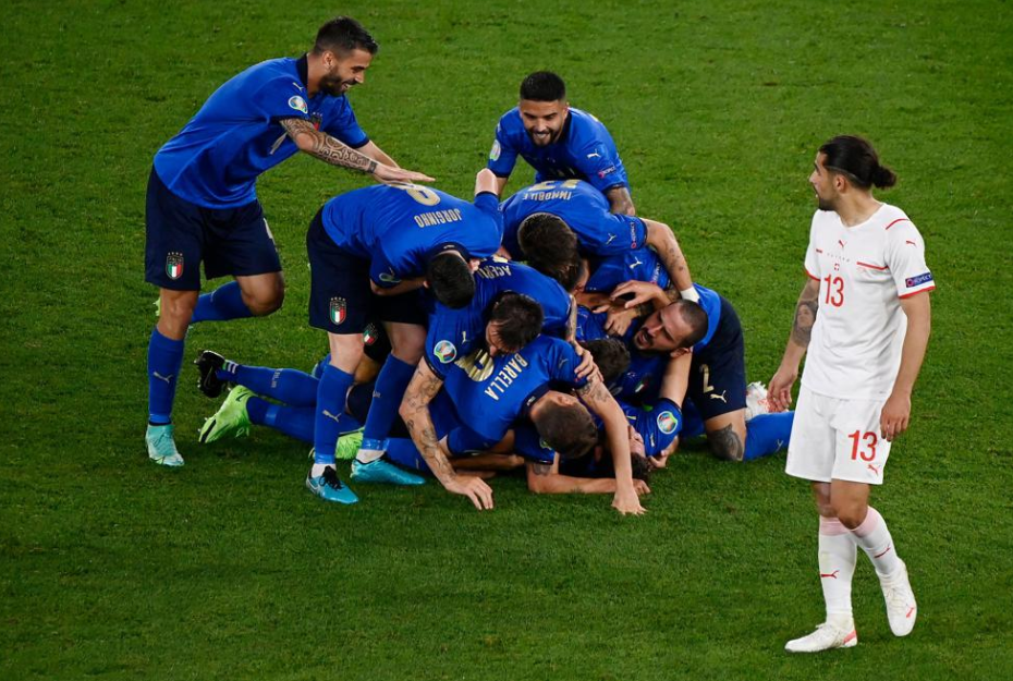 包含罗马尼亚客场击败挪威，积分榜次席争夺欧洲杯晋级席位的词条